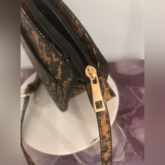 Olivia Miller “Anastasia” half moon cross body bag in orange and black NWT - Picture 6 of 10